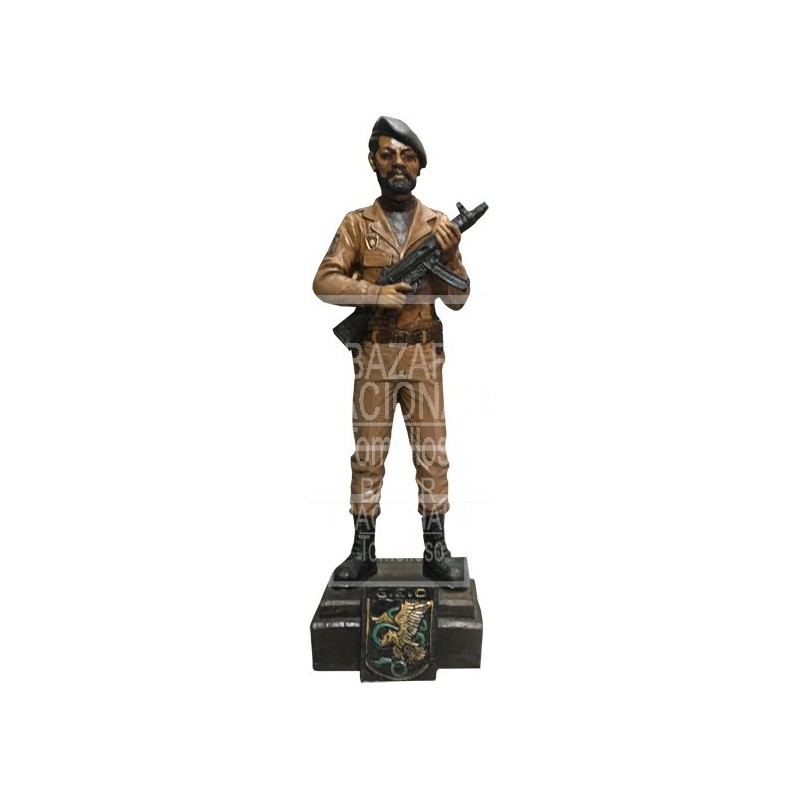 Figura de Geo Traje Marrón a Color