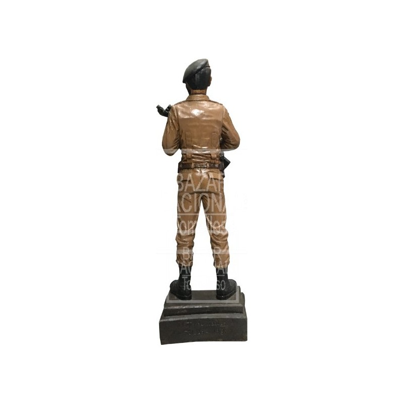 Figura de Geo Traje Marrón a Color