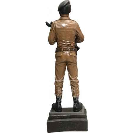 Figura de Geo Traje Marrón a Color